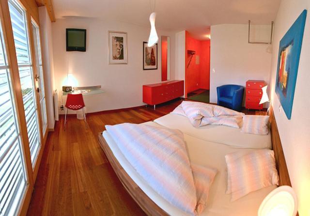 Schnider Bed&Breakfast Und Cafe Vals Room photo